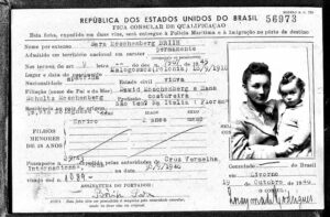 Karta imigracyjna, tzw. „paszport dla uchodźców” Sary Brüh i Enrico, przyrodniego brata Zuzanny, zezwalająca na stały pobyt w Brazylii, wystawiona w 1946 r.